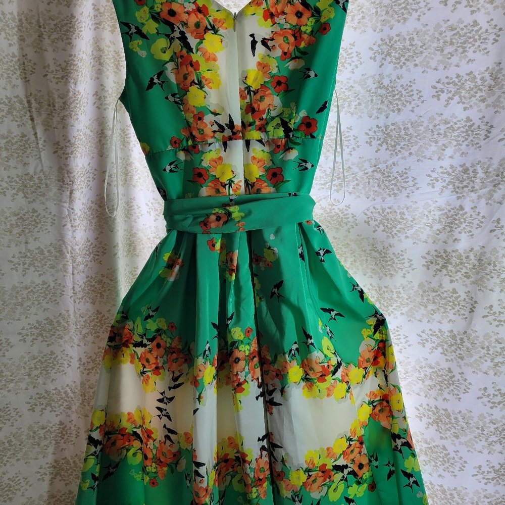 Dresses - Picture 2 of 2